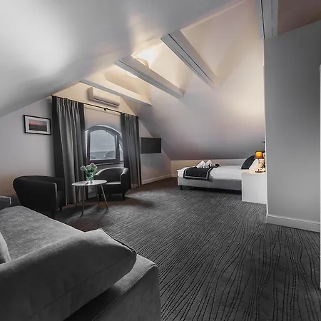 Hotel apartamentowy Feria