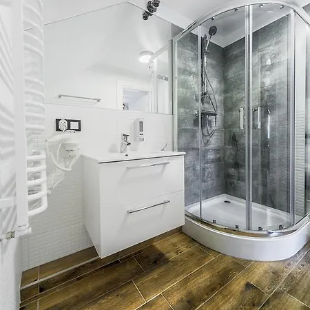 Hotel apartamentowy Feria *
